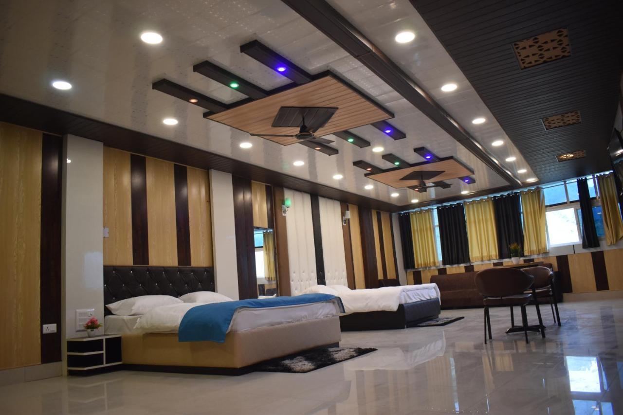 Jai Maa Bhagwati Hotel Pithorāgarh Exteriör bild