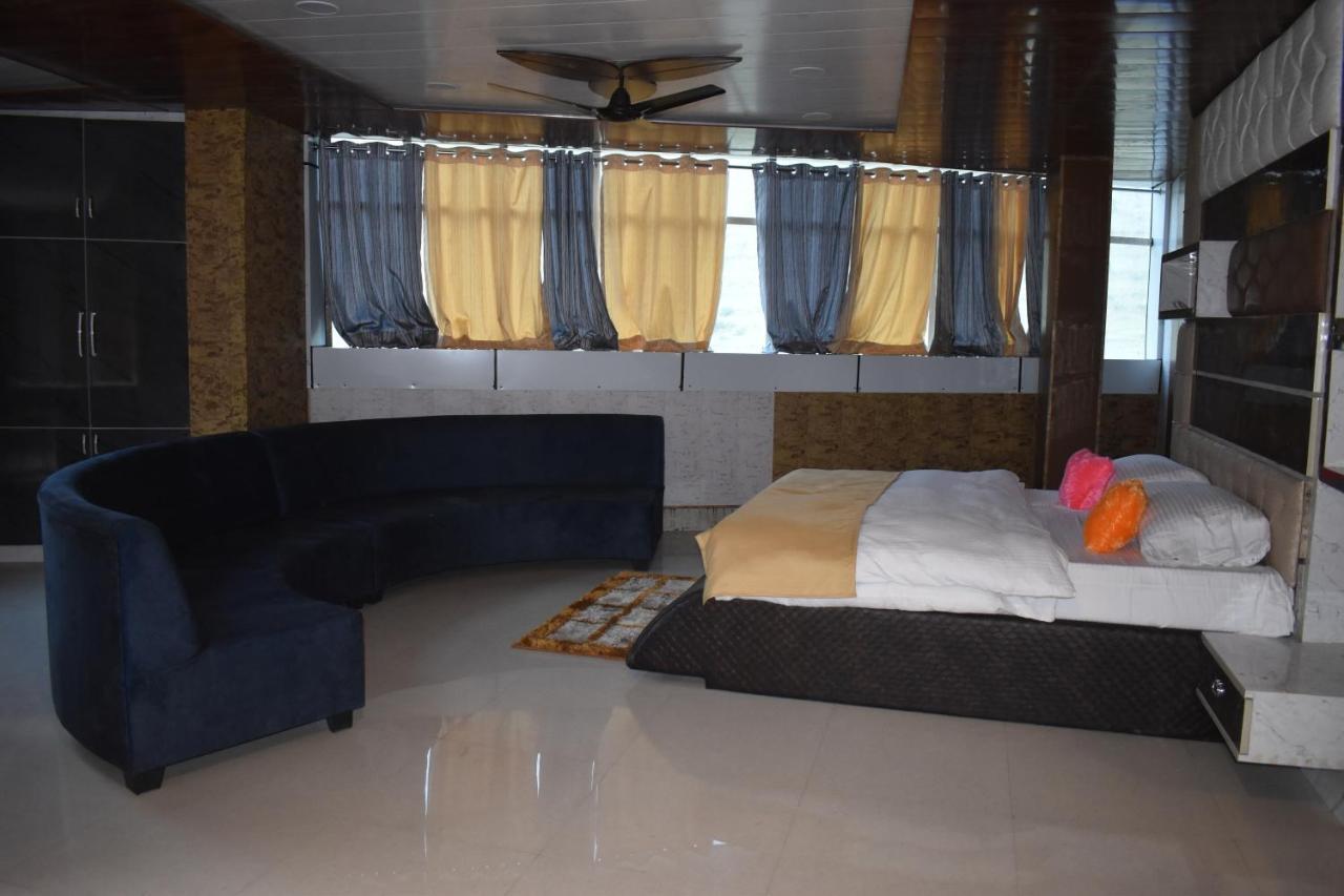 Jai Maa Bhagwati Hotel Pithorāgarh Exteriör bild
