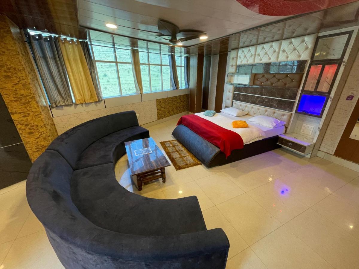 Jai Maa Bhagwati Hotel Pithorāgarh Exteriör bild
