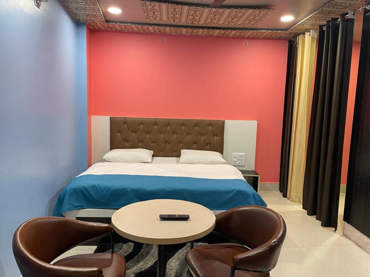 Jai Maa Bhagwati Hotel Pithorāgarh Exteriör bild