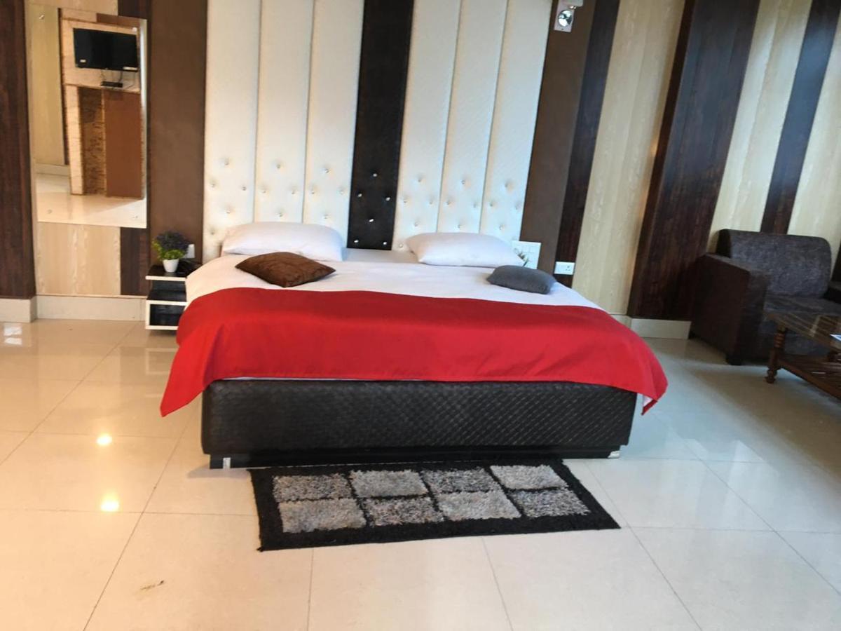 Jai Maa Bhagwati Hotel Pithorāgarh Exteriör bild